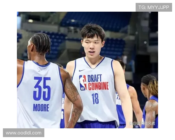 杨瀚森正式亮相开拓者队 展现全新风采为球队注入活力 杨瀚森正式亮相开拓者队 展现全新风采为球队注入活力