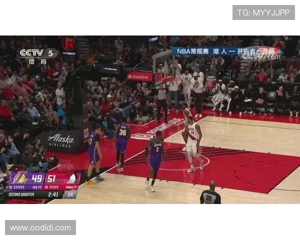 乐福灵巧背传助攻默里空切跟进高空接力暴扣点燃全场激情