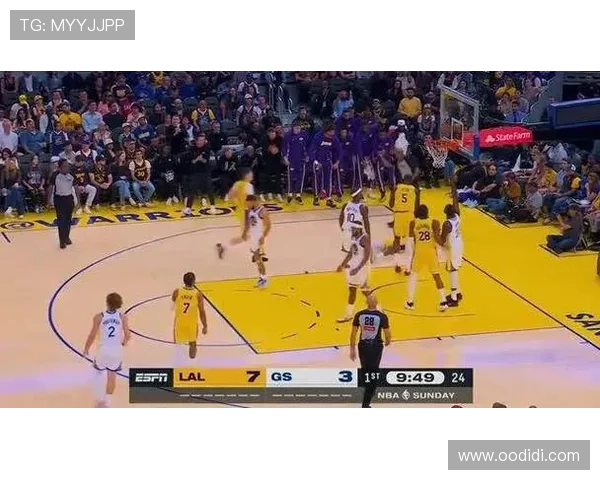 范德比尔特闪电抢断全场奔袭上演惊天一条龙飞身暴扣点燃全场激情