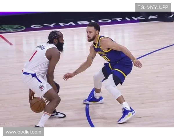 库里19分8助哈登20分4助勇士主场击败快船迎连胜