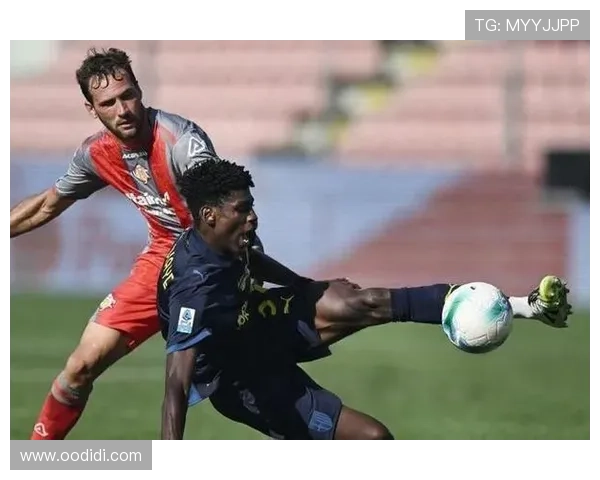 裁判专家指出国米应获点球紫百合后卫存在明显拉拽行为