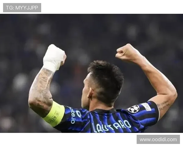 劳塔罗对齐沃换人决定不满摔水瓶表达愤怒情绪